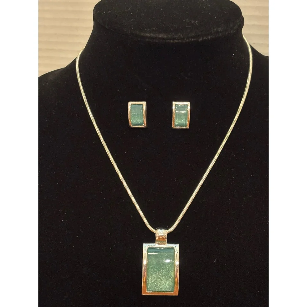 East 5th Jewelry Set Silver Tone Teal Green Rectangle Pendant Necklace Earrings
